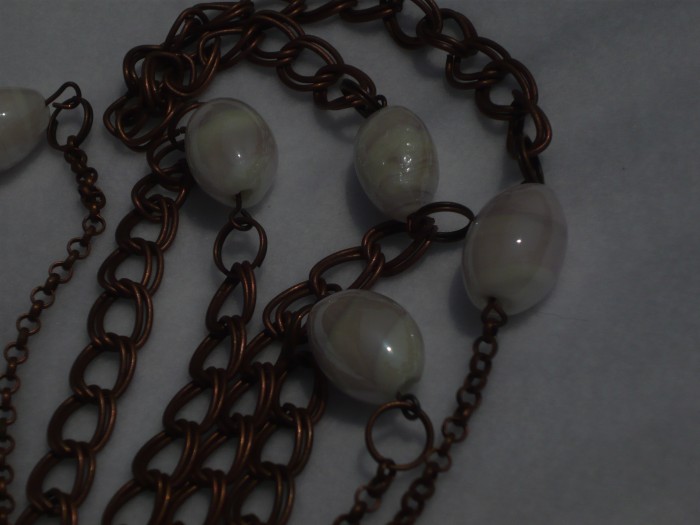 Collana_asimetrica_perla_bainco_marrone_6