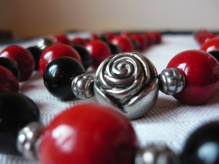 Collana_rose_nero_rosso_2