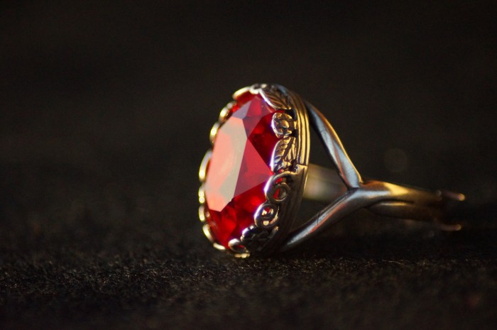 Anello swarovski ovale rosso 3